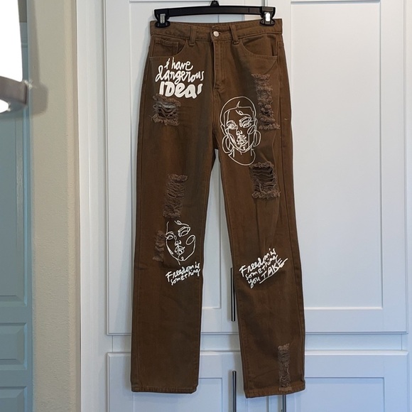 SHEIN FIGURE AND SLOGAN GRAPHIC RIPPED JEANS SIZE M - Picture 8 of 17